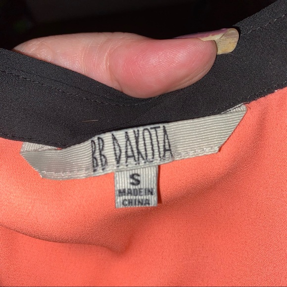 BB DAKOTA Blouse. Size small.  New. Coral like color. - Picture 5 of 6